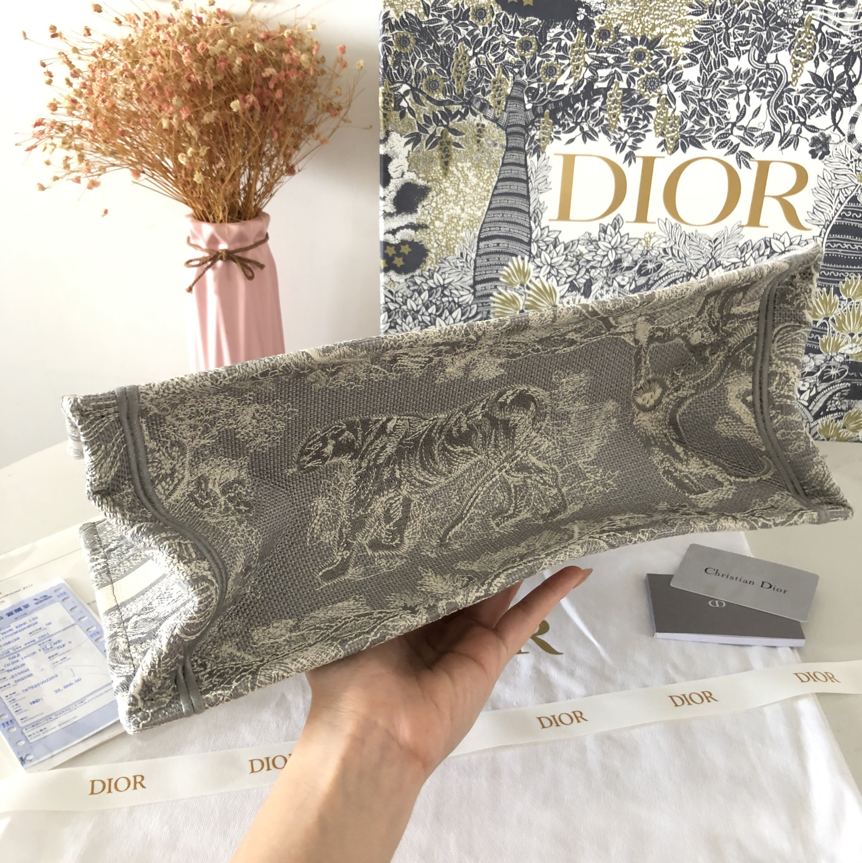 디올 토트백 북토트백